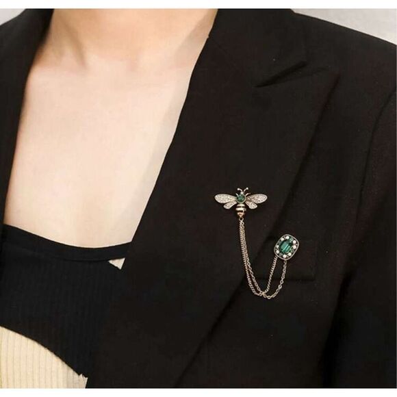 Bee Collar Pin - Picture 4 of 7